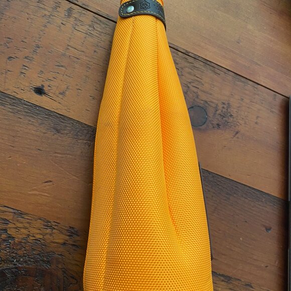 VEUVE CLICQUOT INSULATED CHAMPAGNE BOTTLE JACKET/ GIFT BAG - Picture 4 of 5
